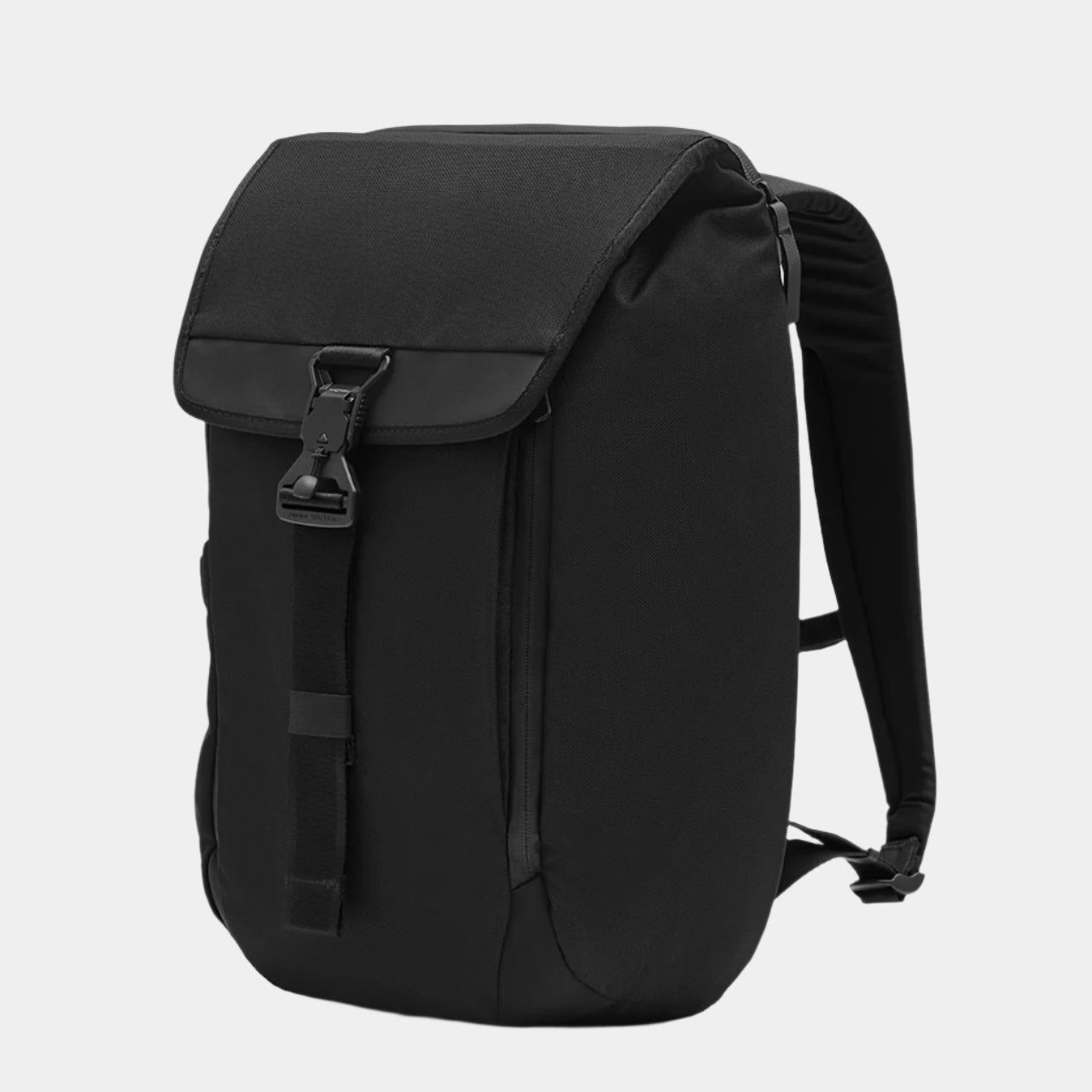 Front right angle view of the MODERN DAYFARER Backpack 18L in black
