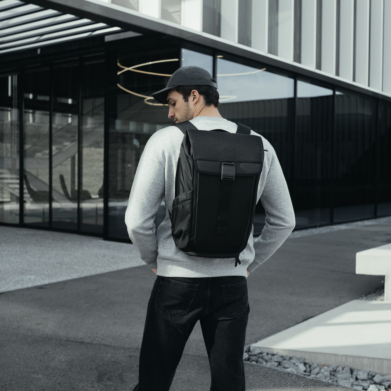 DAYFARER V2 Backpack