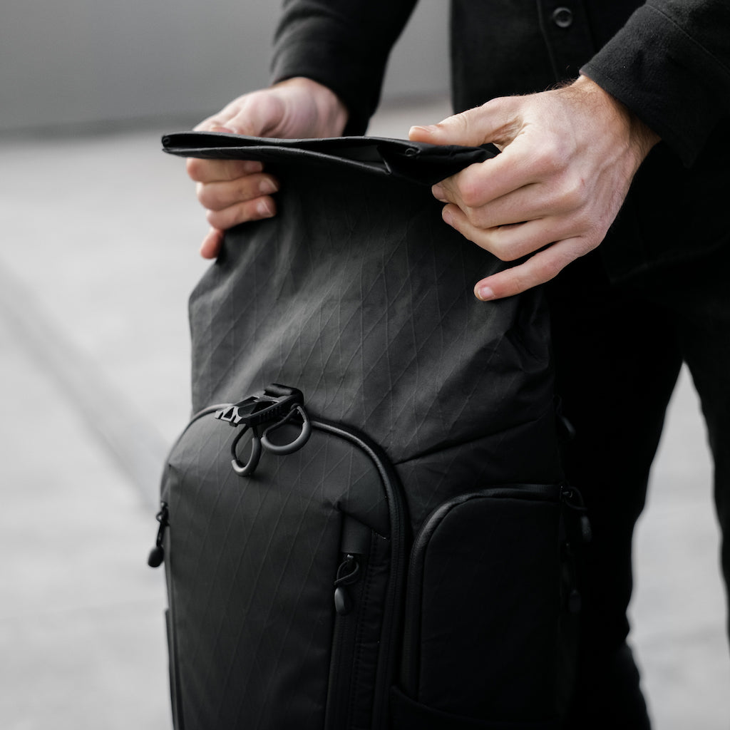 "MODERN DAYFARER ACTIVE Sling Pack - Roll top top"