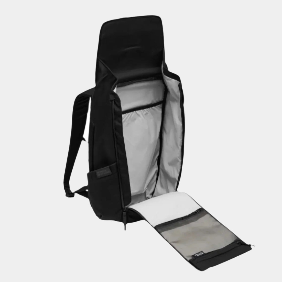 MODERN DAYFARER Backpack 18L in black with open main compartment showing interior layout