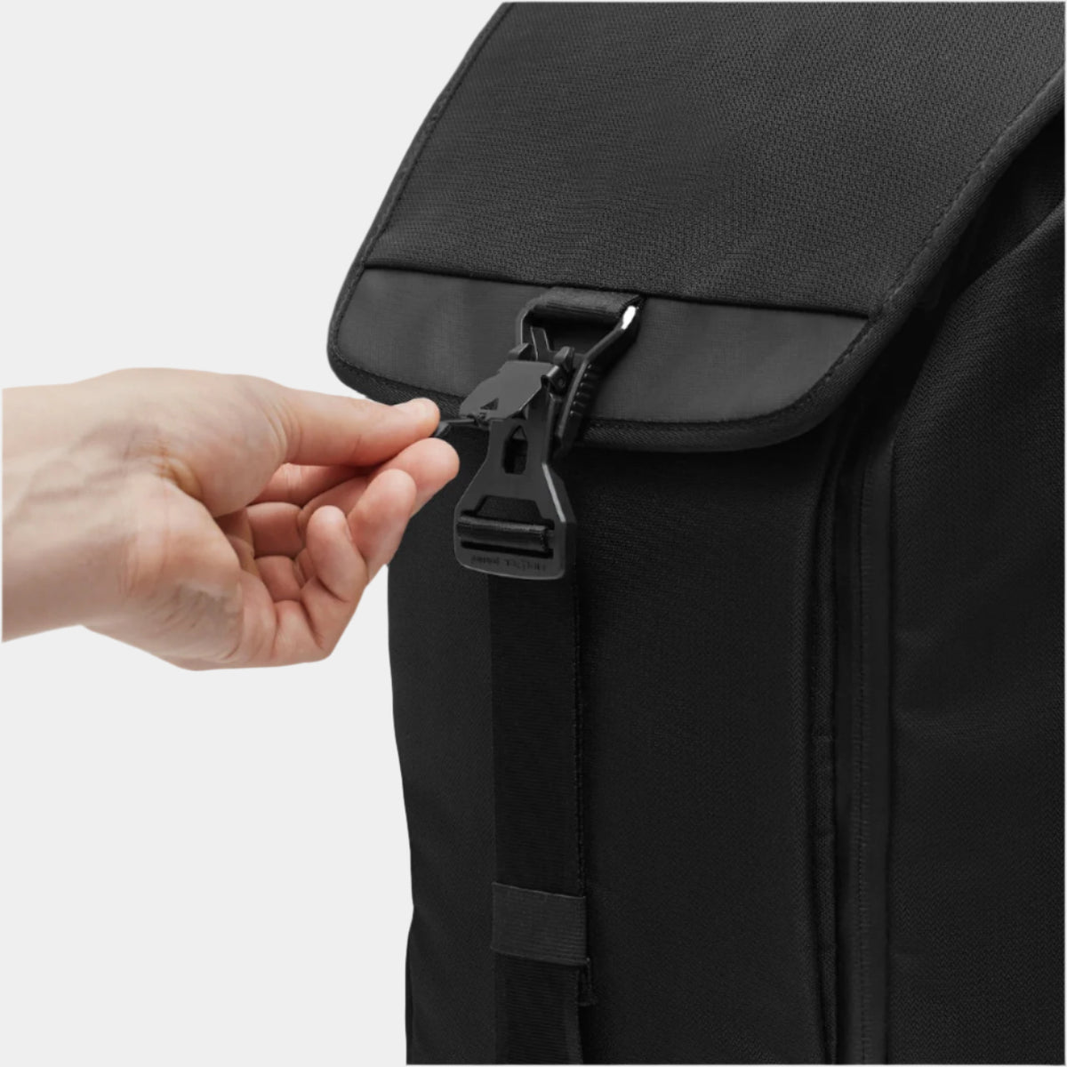 Close-up of the Fidlock buckle on the MODERN DAYFARER Backpack 18L in black