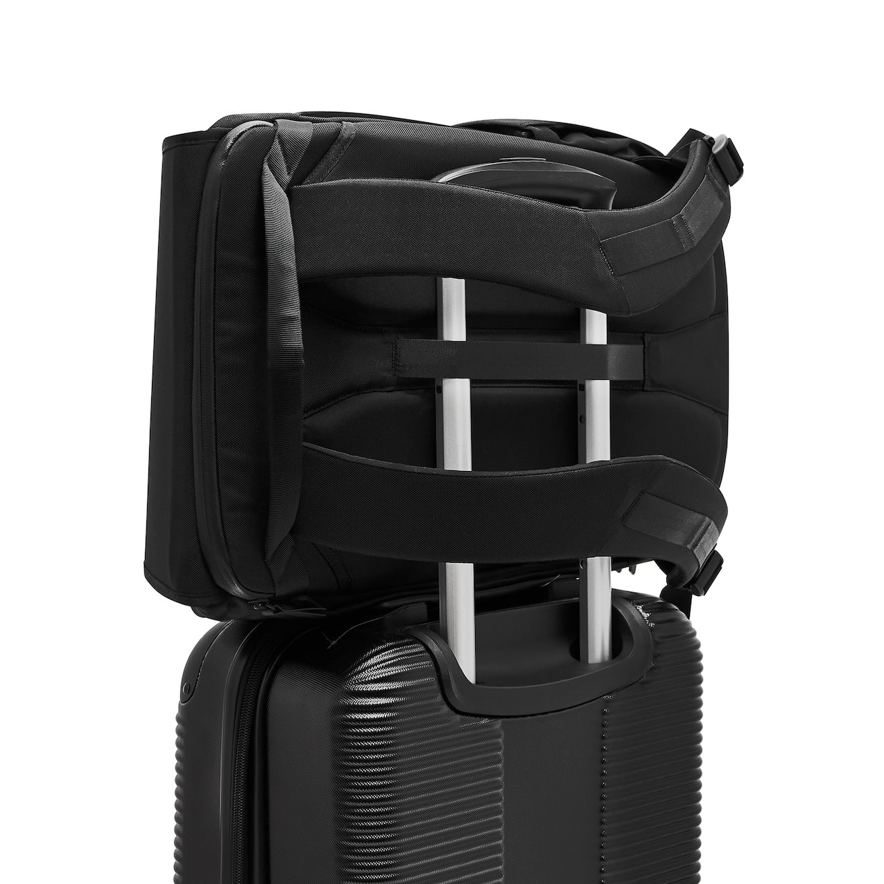 DAYFARER V2 Backpack - Luggage pass through