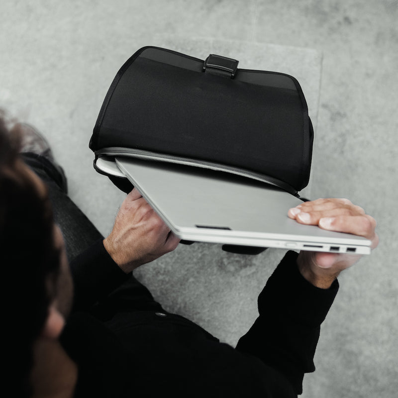 "DAYFARER V2 Backpack - Separate padded laptop compartment"